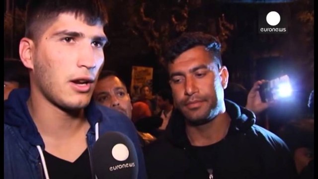 PERLESHEN EMIGRANTET NE PIRE, SITUATE MJAFT E RENDUAR NE PORTET GREKE LAJM