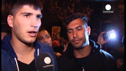 PERLESHEN EMIGRANTET NE PIRE, SITUATE MJAFT E RENDUAR NE PORTET GREKE LAJM