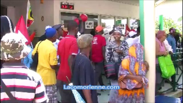 Mayotte les grévistes chassent les étrangers de la préfecture