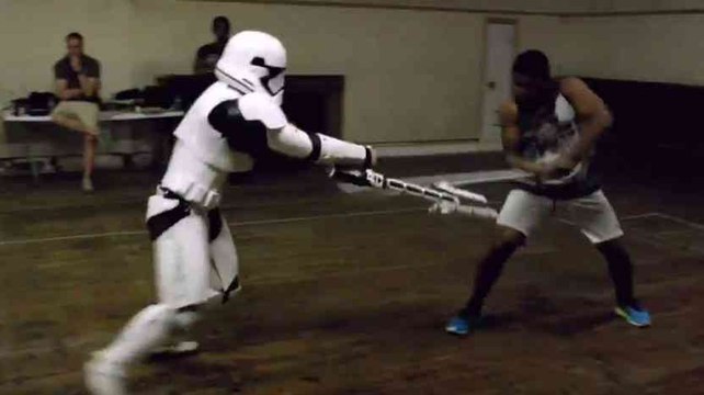 Star Wars Episode VII : John Boyega & Daisy Ridley Lightsaber Training (Blu-Ray Bonus)