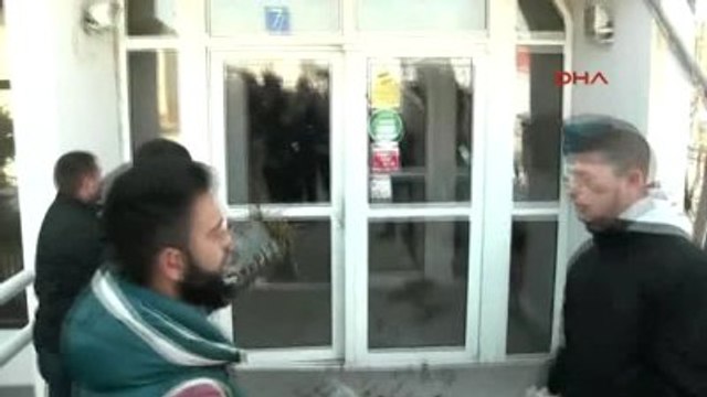 Kosova Elektrik Dağıtım Şirketi Binası Önünde Çöplü Eylem