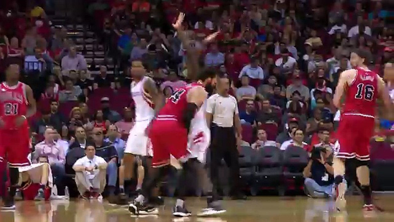Pau Gasol Hits Nikola Mirotic With the No Look Pass