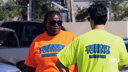 Une blonde fait sa garce en allumant une cigarette dans un endroit interdit ! Elle va vite le regretter !