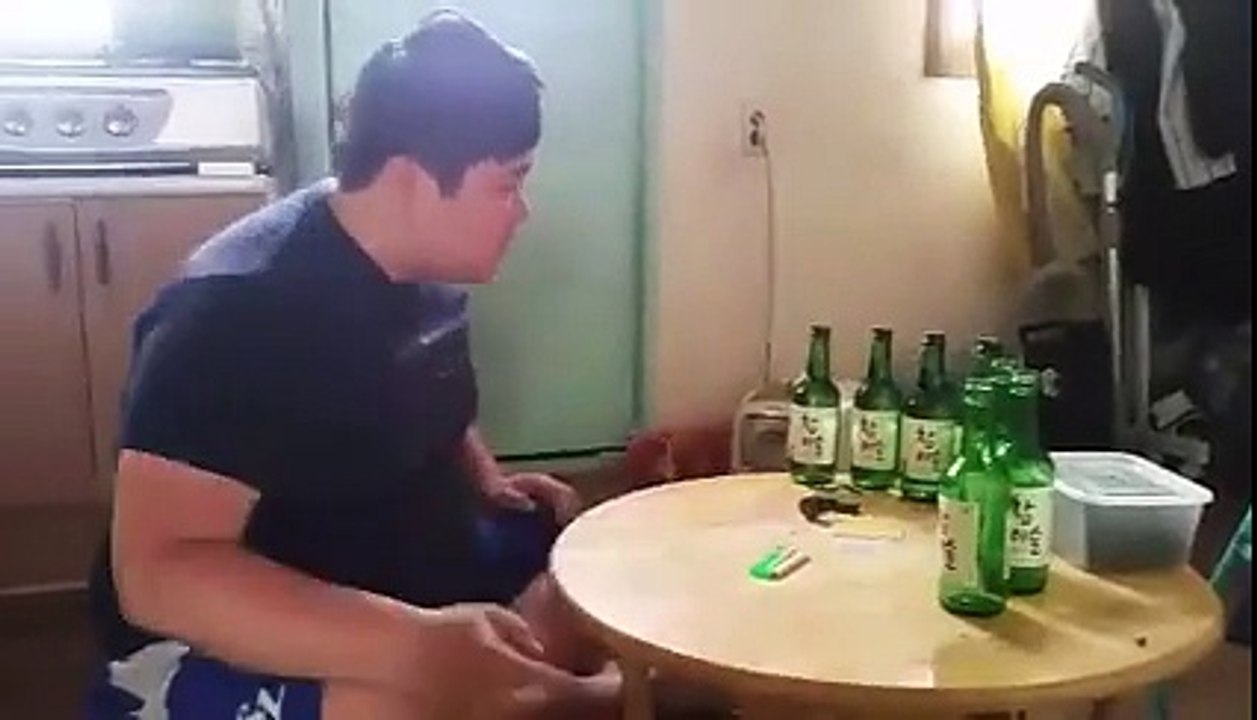 KOREAN DRINKING TANK MAN
