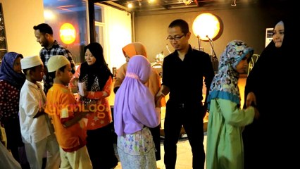 Seru, Pak Tarno Hibur Anak Yatim di Kafe Sang Alang