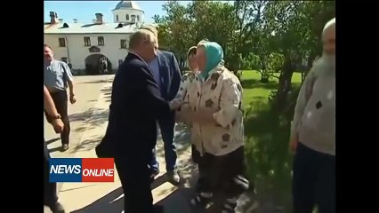 Россияне молятся и целуют Путину руки