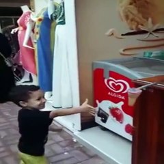 Kid gets trolled by hilarious ice cream trickster