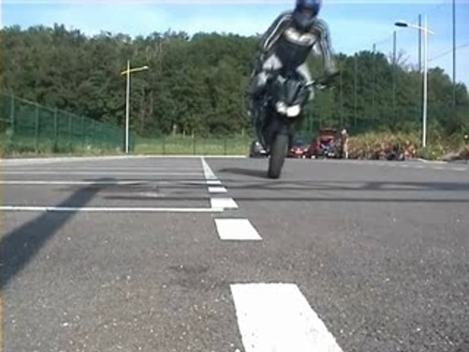 stoppie z750
