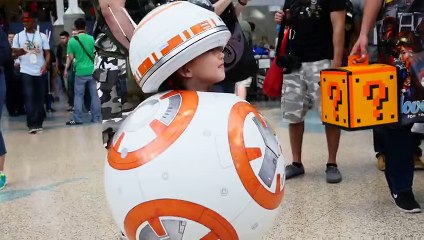 Mais qui se cache derrière ce cosplay de BB-8 ?
