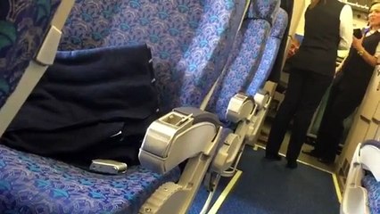 Il se fait prendre en photo avec un preneur d'otages dans l'avion EgyptAir.. Touristes !!