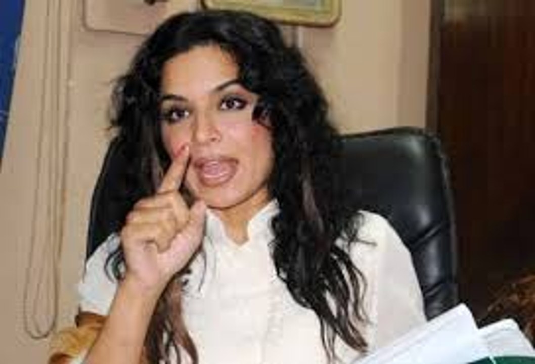 Meera Fight in Nadia Khan LIVE Show