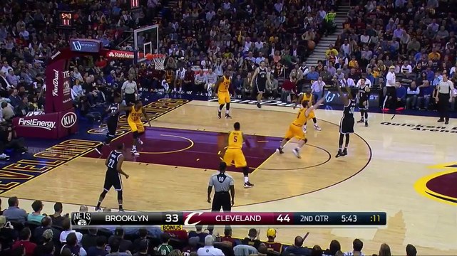 J.R. Smith envoie une alley-oop pourri à LeBron James