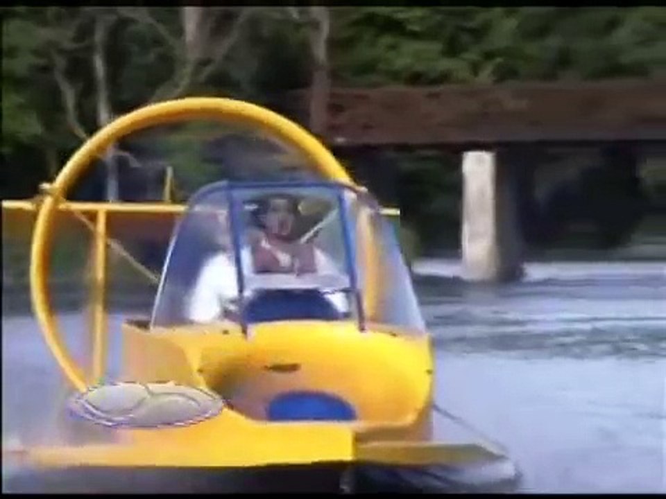 Universal Hovercraft - UH-18SPW Hoverwing™ Flying Ground Effect Hovercraft (1)