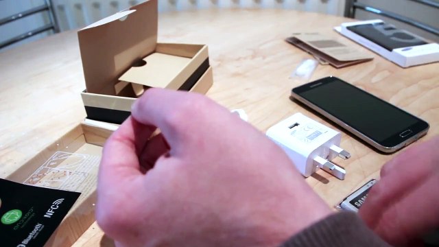 Samsung Galaxy S5 Unboxing and 1st impressions