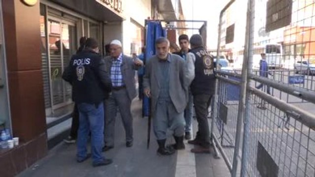 Başbakan Davutoğlu Cuma Namazını Tarihi Ulu Cami'de Kıldı