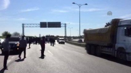 Hafriyat Kamyonları ile Tem Otoyolunu Trafiğe Kapatarak Eylem Yaptılar