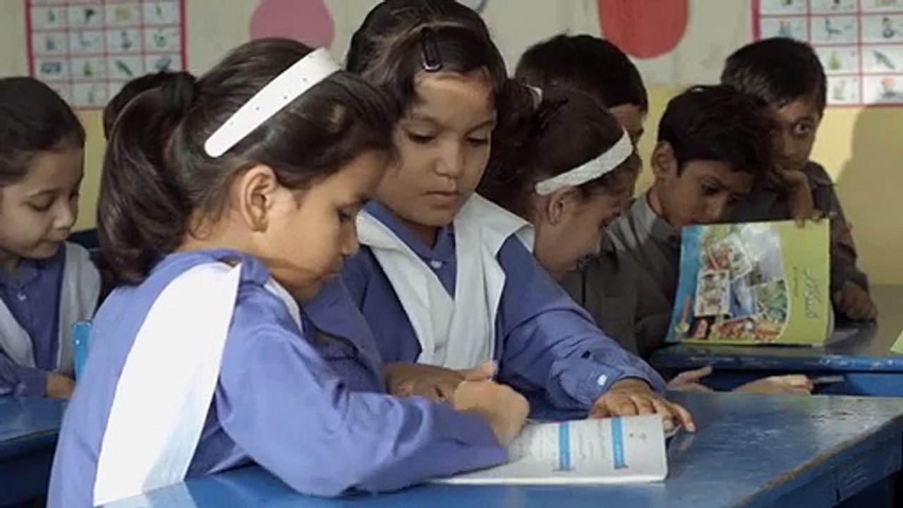 USAID funded Pakistan Reading Project (PRP) Virtual Mentoring Video for little clases 2016 (16)