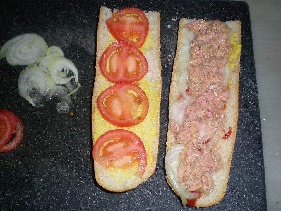 Como preparar un bocadillo de atún  / bocata de atun