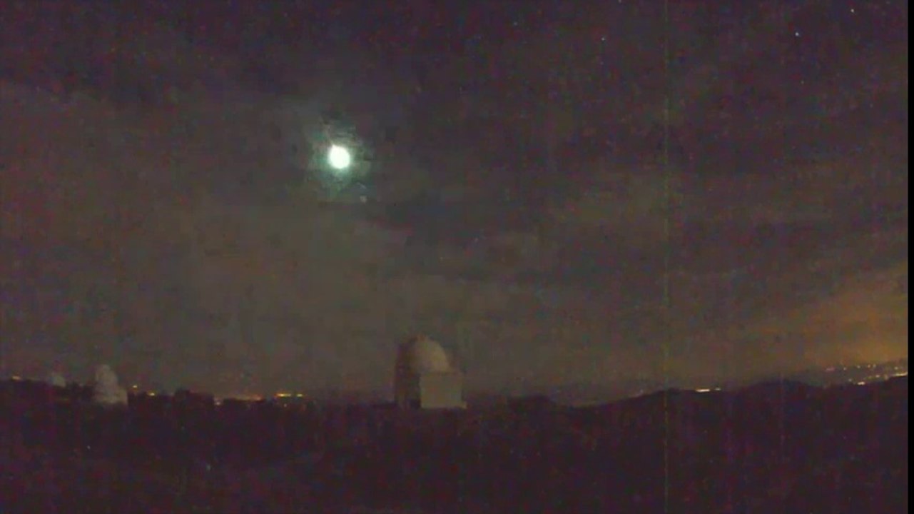 Así cruzó una increíble bola de fuego media España