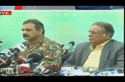 Reaction General Asim Bajwa When Pervez Rasheed Didn,t Answered the Question of Journalist - YouTube