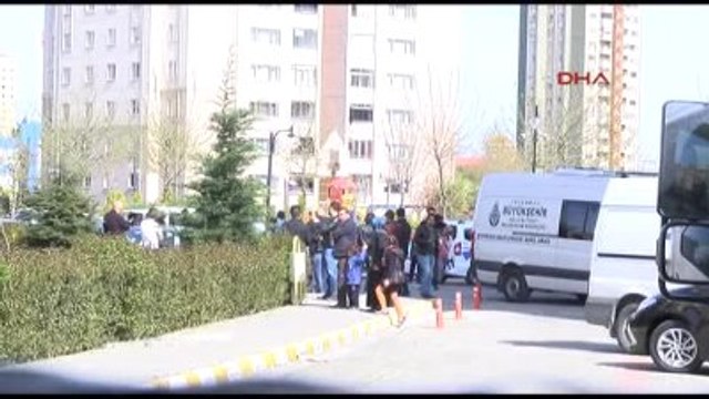 2 Polis Evlerinde Ölü Bulundu