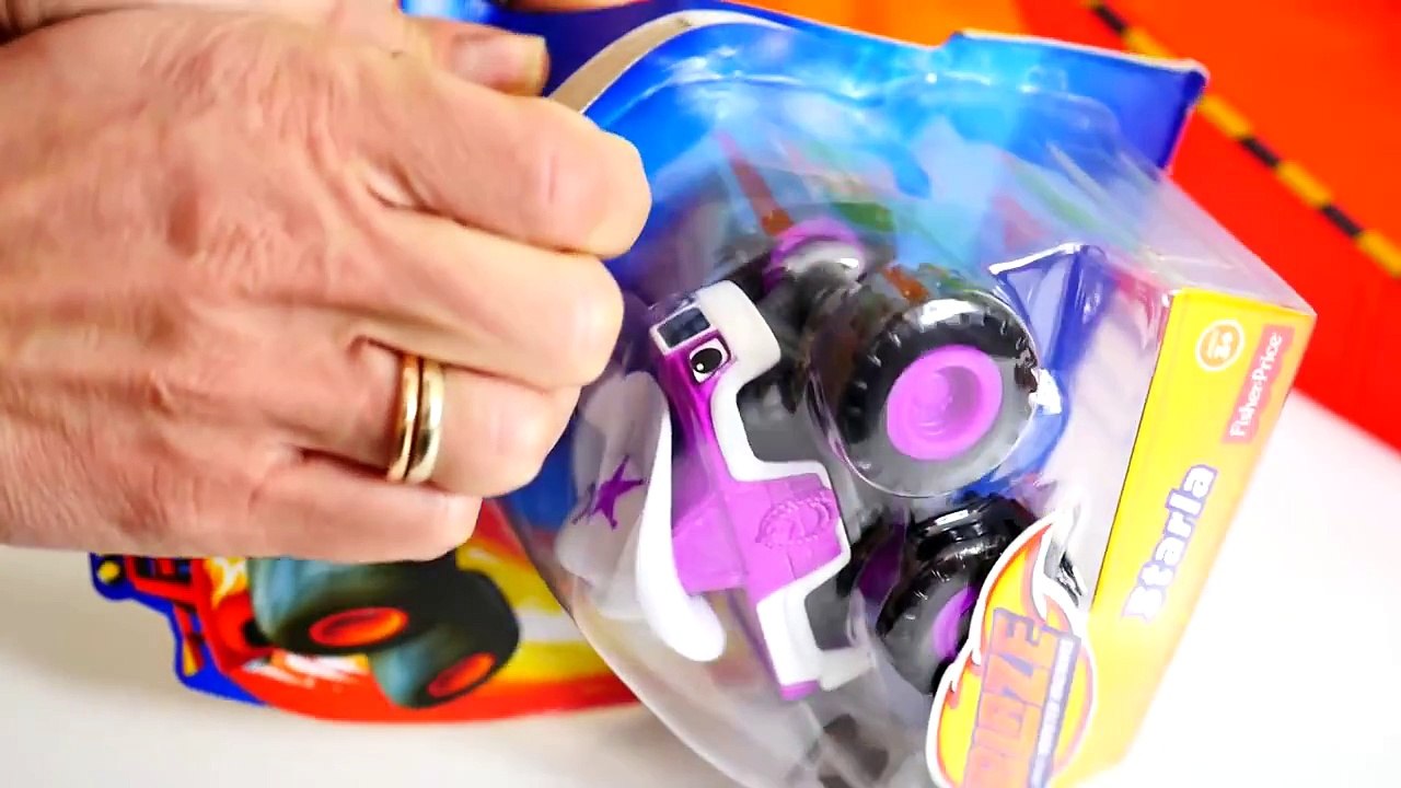 Blaze et les Monster Machines. Dessins animés éducatifs. Déballage dune nouvelle voitu