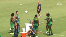 Joga a bola no lixo! Jogadores do Vasco se divertem tentando acertar lixeira