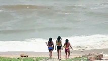1 Lucky Guy with 3 Hot Bikini Girls on the Beach