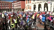 Alrededor de 1.000 ciclistas piden 'respeto' en las carreteras tras la muerte de un compañero