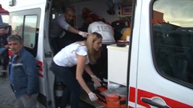 Otomobil ile Beton Mikseri Kafa Kafaya Çarpıştı 2 Ölü, 3 Yaralı...
