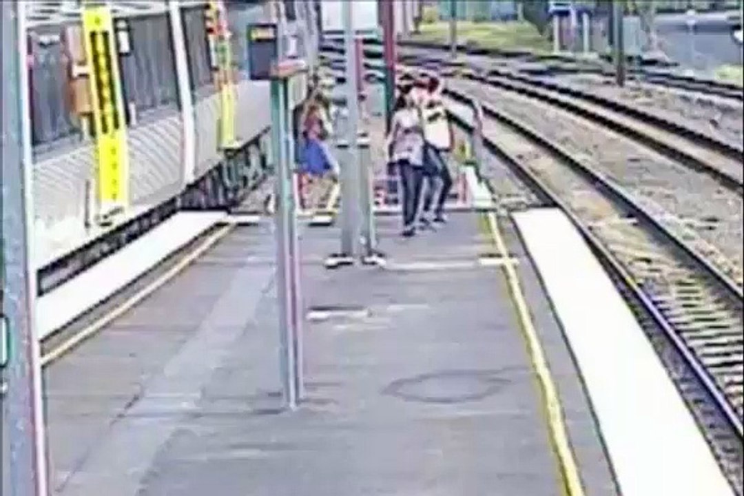 Australia- train Driver Saves Pet Bird-Top Funny Videos-Top Prank Videos-Top Vines Videos-Viral Video-Funny Fails