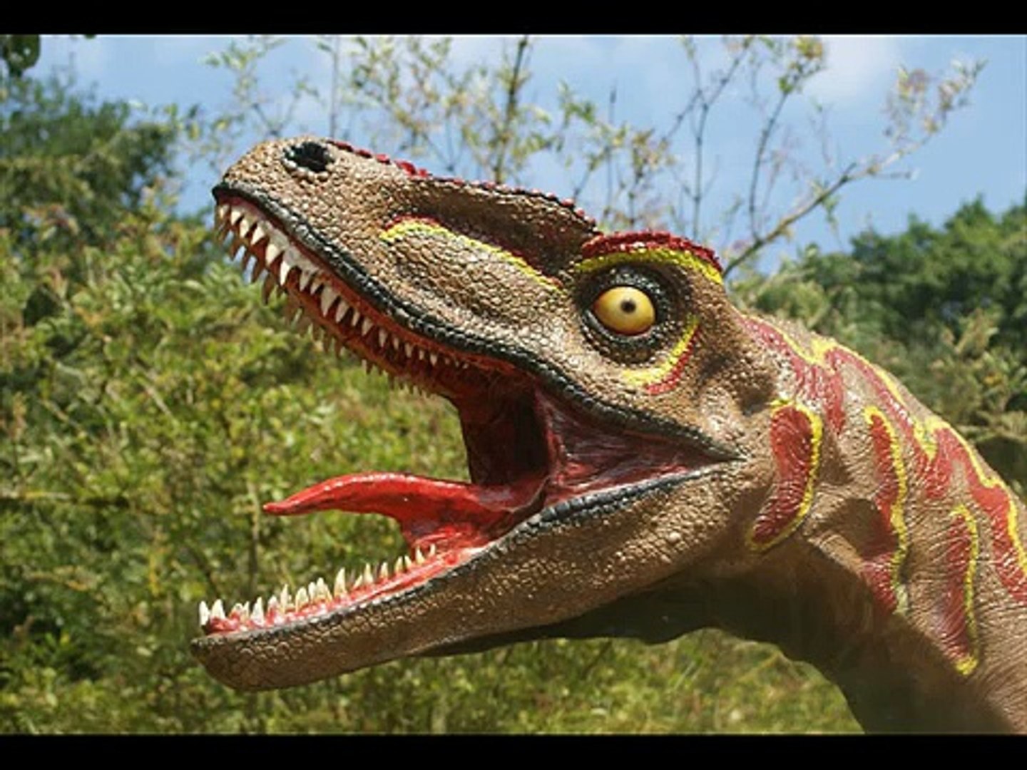 ⁣Dinosaur size of giraffe