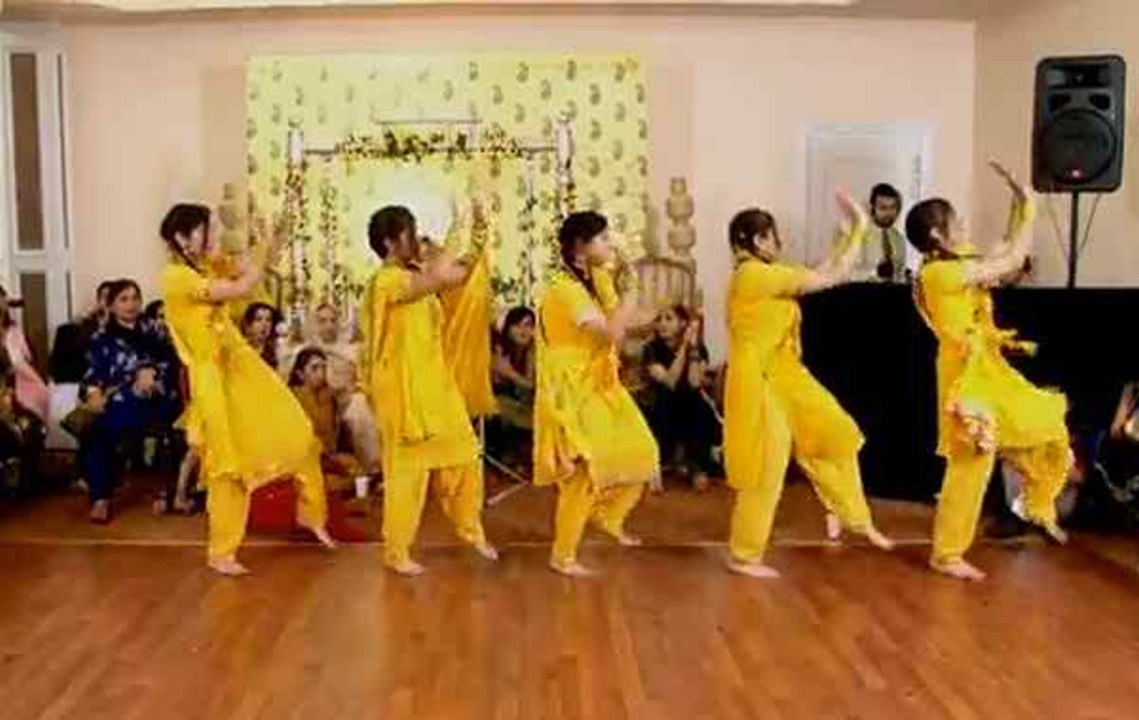 2016 Top Mehndi Indian Songs Dance - Girls Side Indian Wedding Dance - Interesting And Exciting Mehndi Dance 2016
