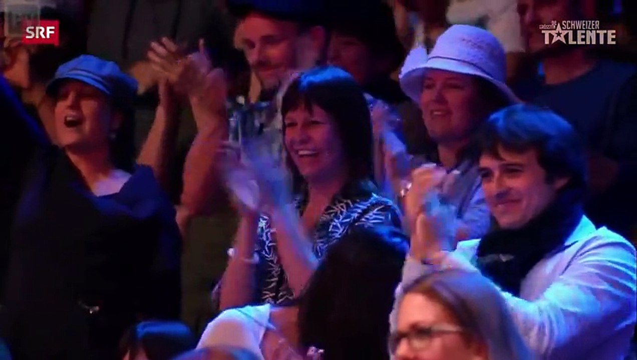 Le jury l'élimine, mais quand elle retourne son tableau : c'était ahurissant
