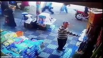 Mulher nocauteia homem em rua no Marrocos