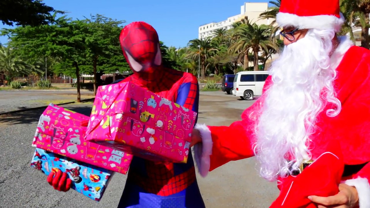 Đồ chơi trẻ em Người nhện vs Batman đi tặng quad Noel bị quái vật Venom cướp