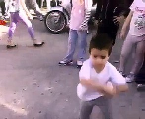 Bachay ki bahut hi piari awaz mein gaana remix dance k sath - Video Dailymotion
