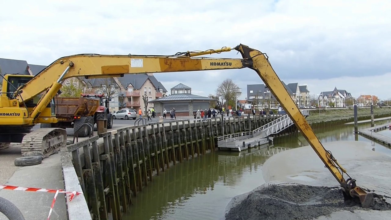 Travaux de dragage du port du Crotoy