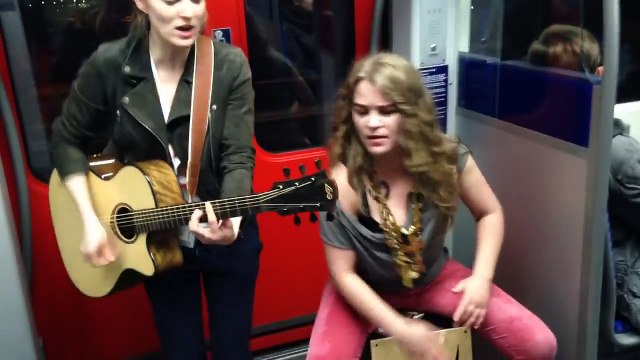 Francfort - Deux musiciennes reprennent Kiss de Prince dans le métro