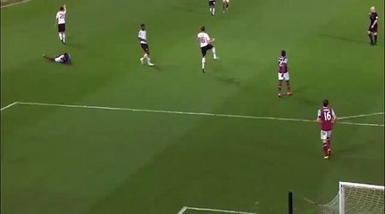 West Ham Vs Manchester United 1-2 - Mark Nobles Carries Ander Herrera Off The Pitch