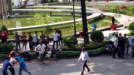 CA đàn áp dữ dội cuộc biểu tình chống Tập Cận Bình tại Sài Gòn