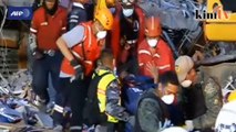Rescuers pull survivors from rubble in Manta after Ecuador quake