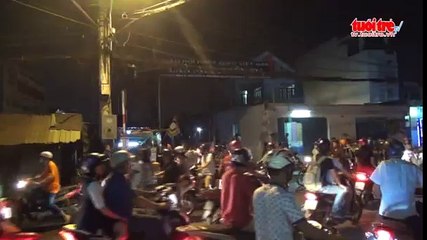 Cháy lớn xưởng giấy nằm trong khu dân cư