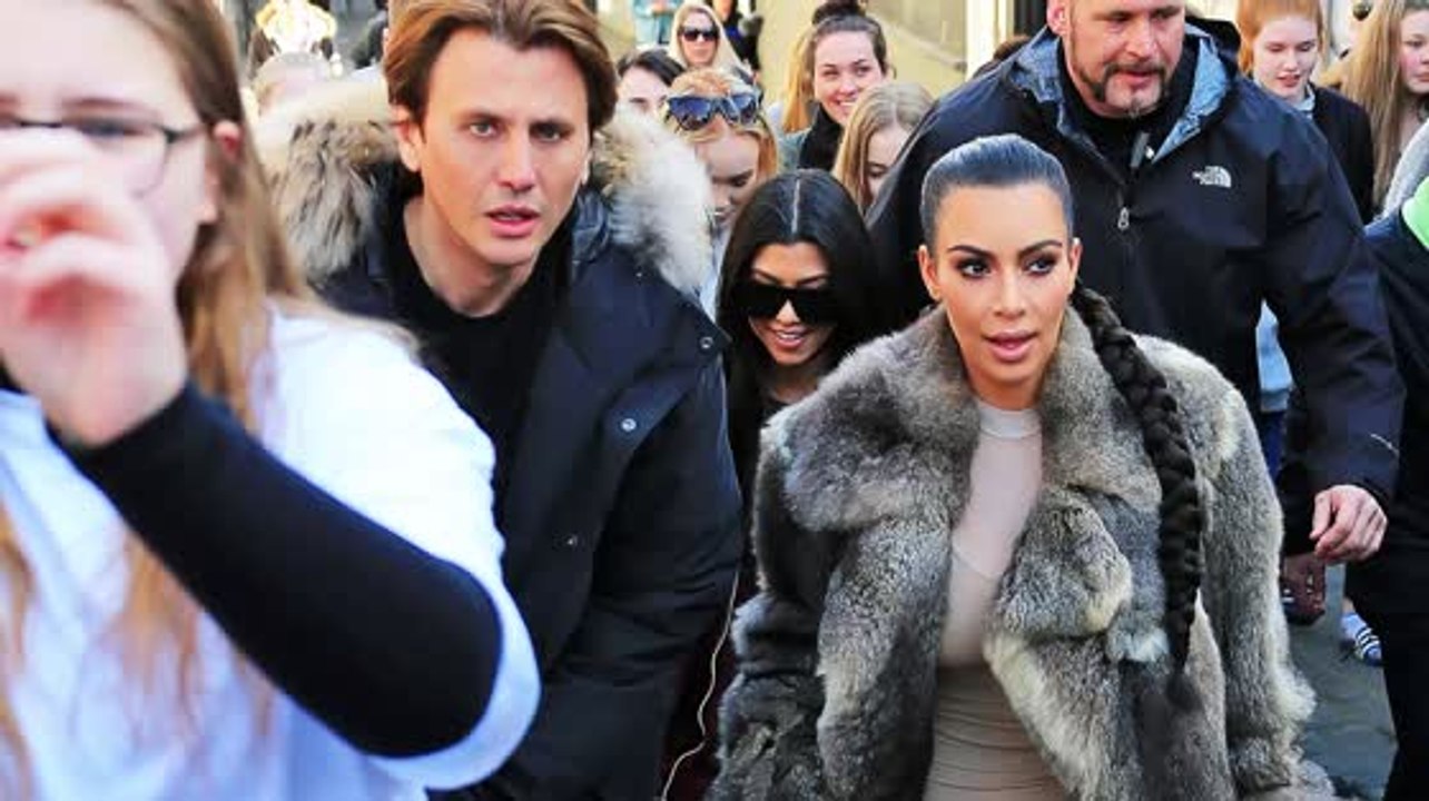 Kourtney & Kim Kardashian und ihre Fans in Island