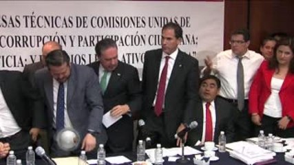 Senadores confrontan posturas por ley anticorrupción