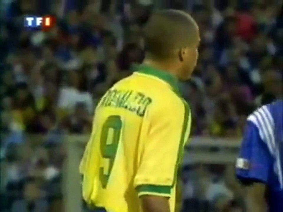 Roberto Carlos Best Goal - Free Kick Goal vs France (Tournoi de France 1997)