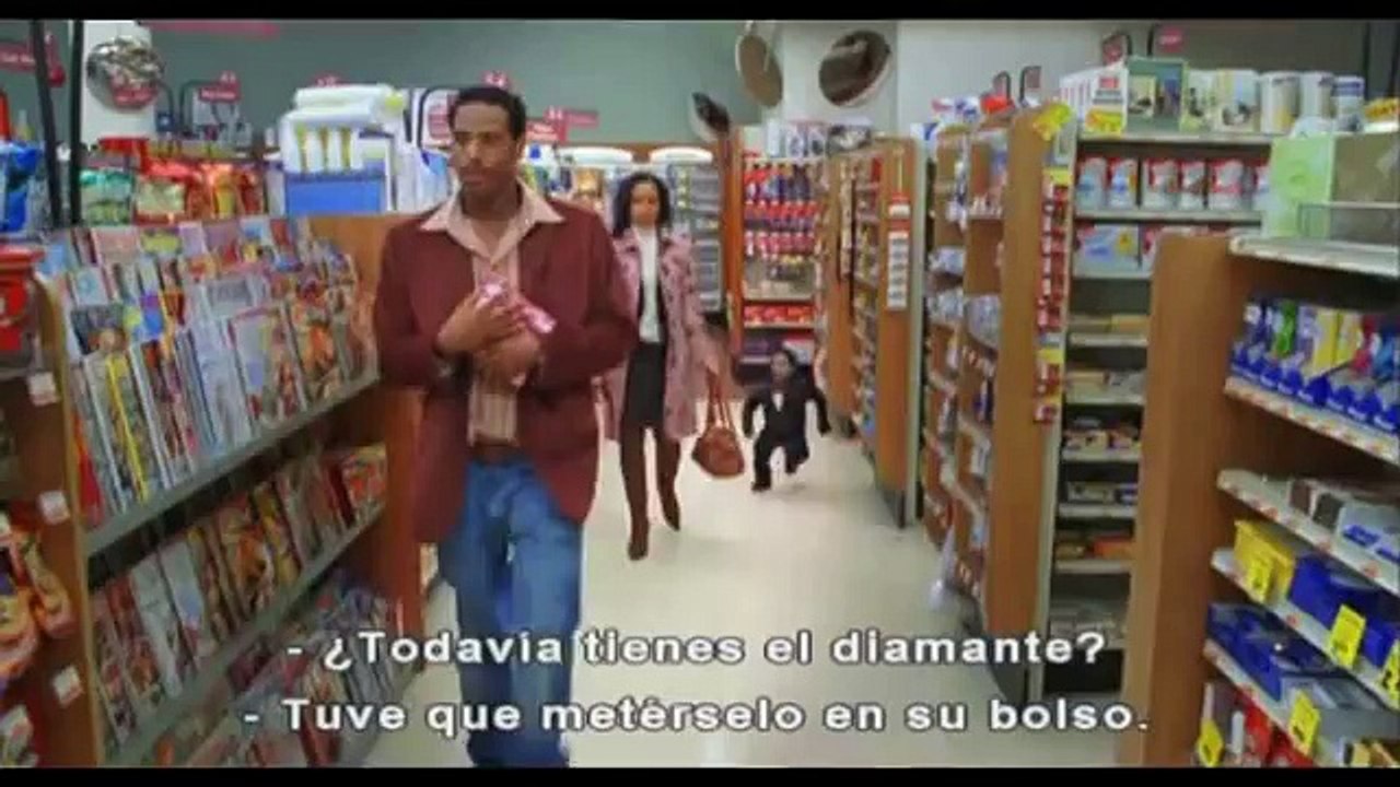 Pequeño pero matón (Trailer subtitulado en español)