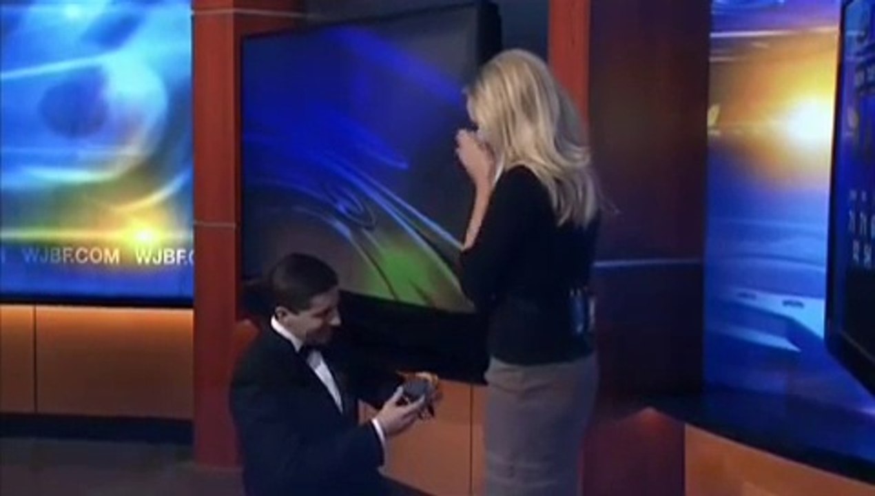 Male Anchor Proposes Weather Girl During Live Forecast - Video Gone Viral