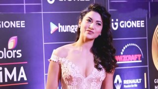 Gauhar Khan Hot In Deep V Neck Dress | GIMA Awards | Red Carpet 2016 | Bollywood Celebrities