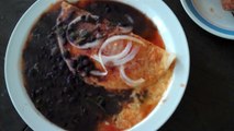 Enchiladas con Frijoles Negros; Enchiladas with Black Beans.MP4